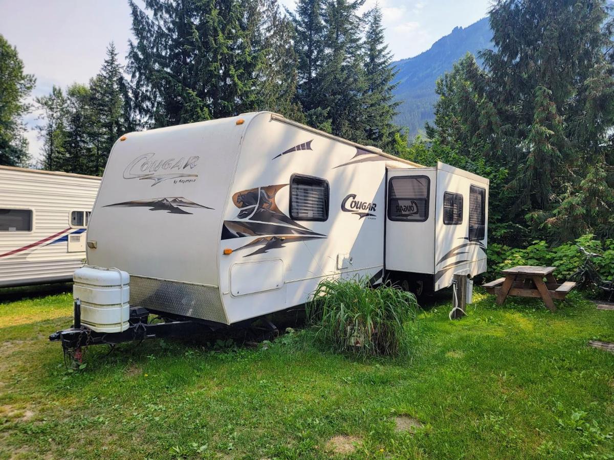 Noah'S Ark Campground Revelstoke Exterior photo