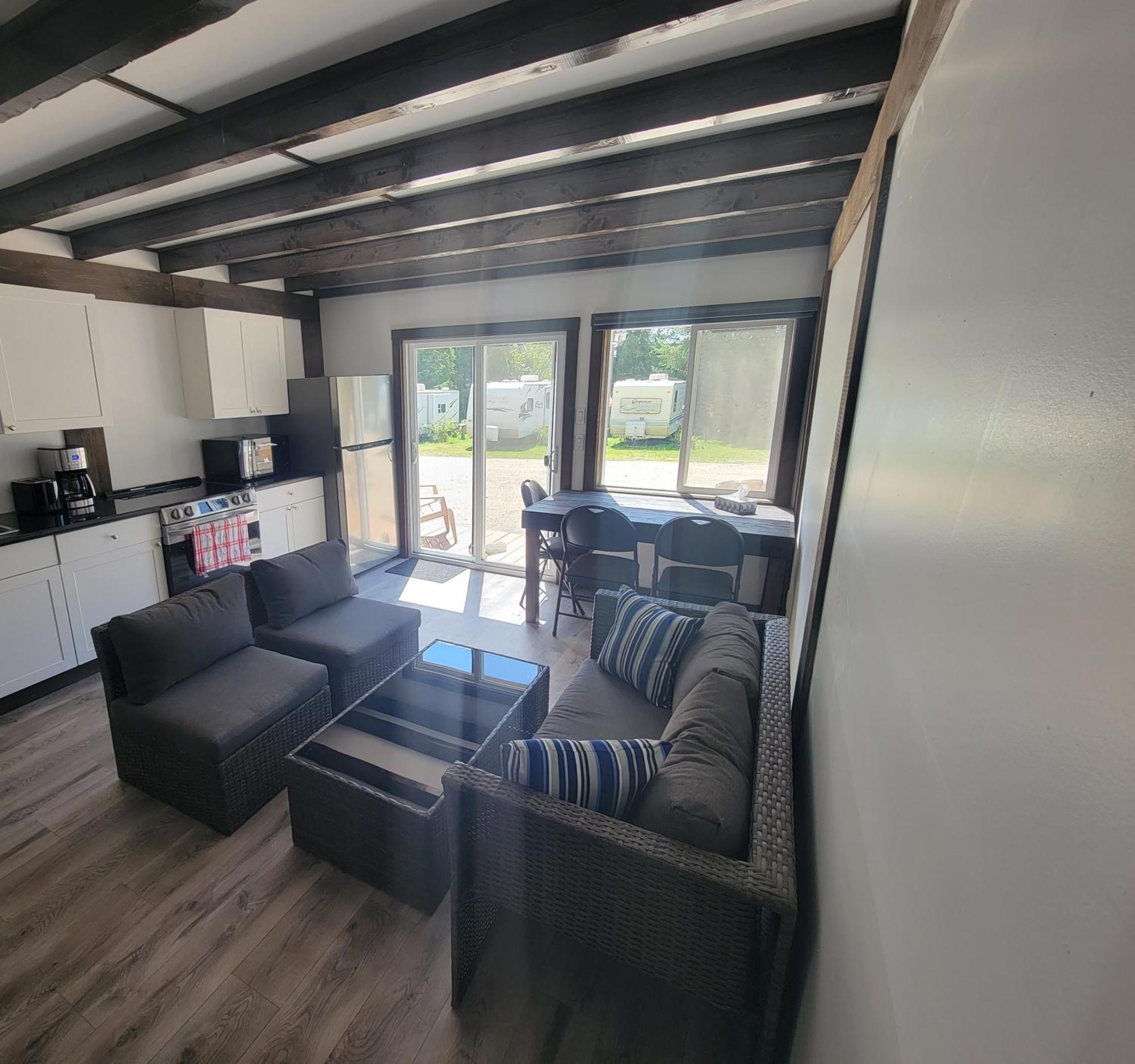 Noah'S Ark Campground Revelstoke Exterior photo
