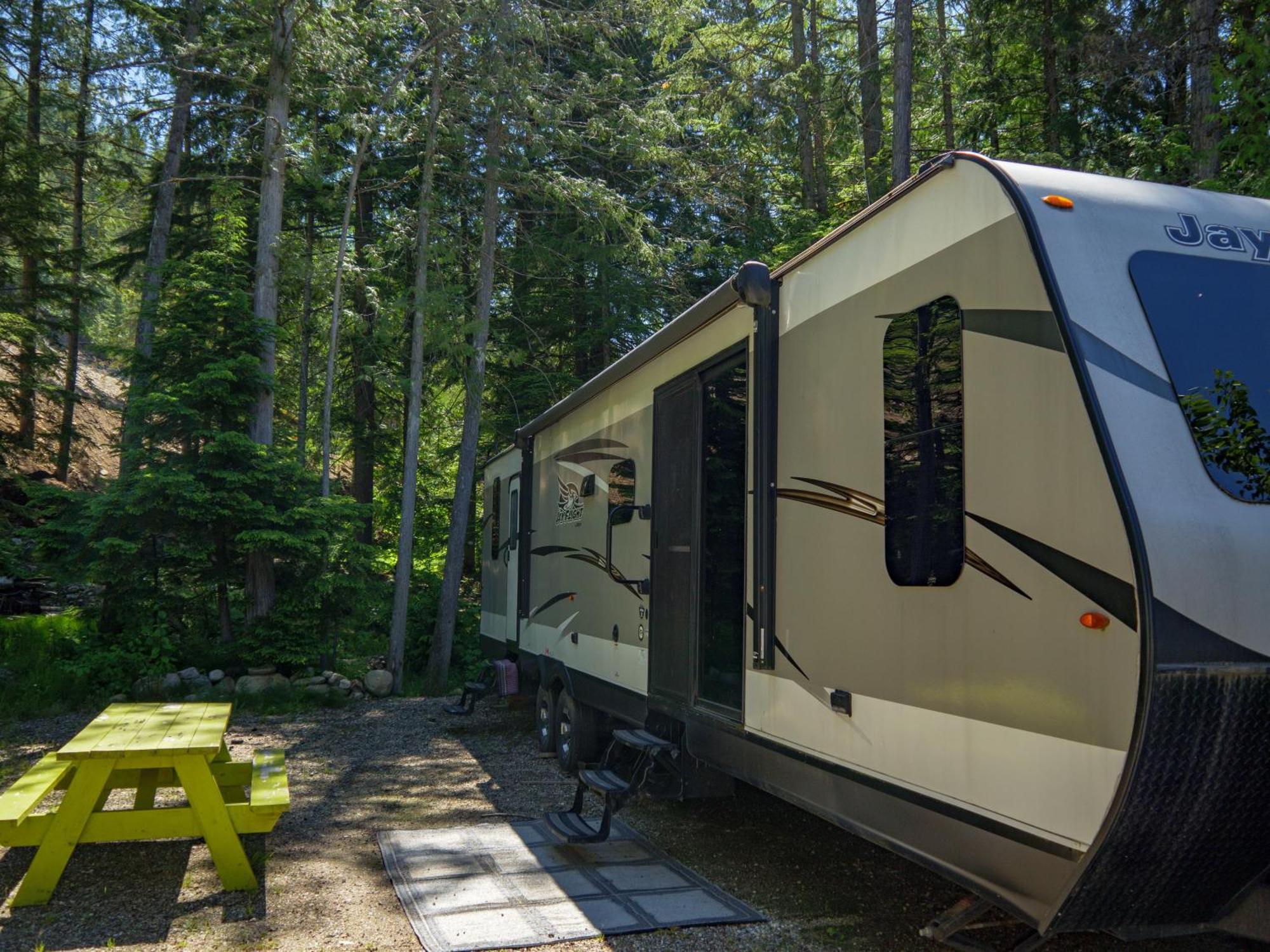 Noah'S Ark Campground Revelstoke Exterior photo